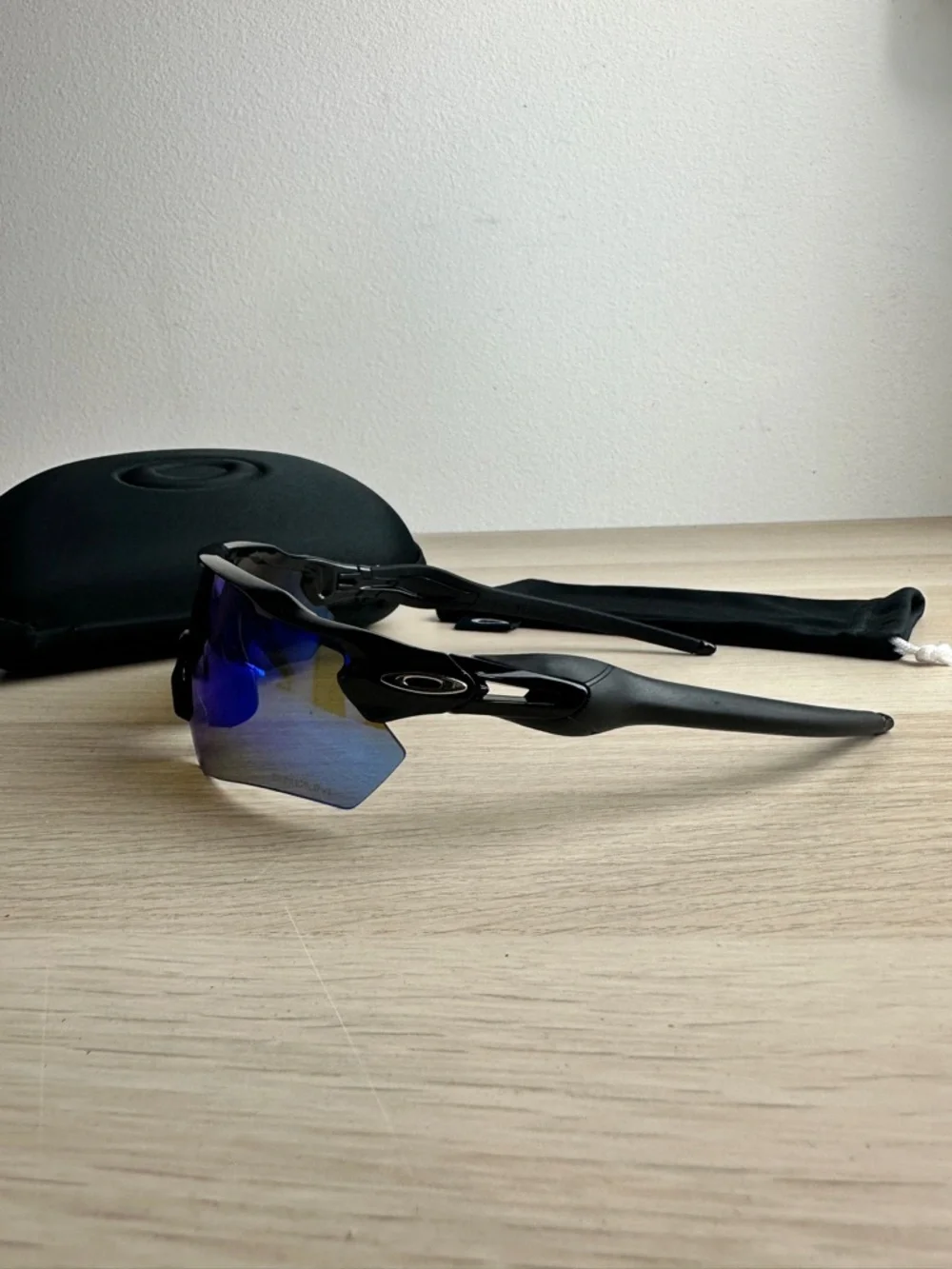 Oakley Radar Ev Path OO9208 Men's Sunglasses Black Frame Blue Prizm Lenses - Picture 3 of 5